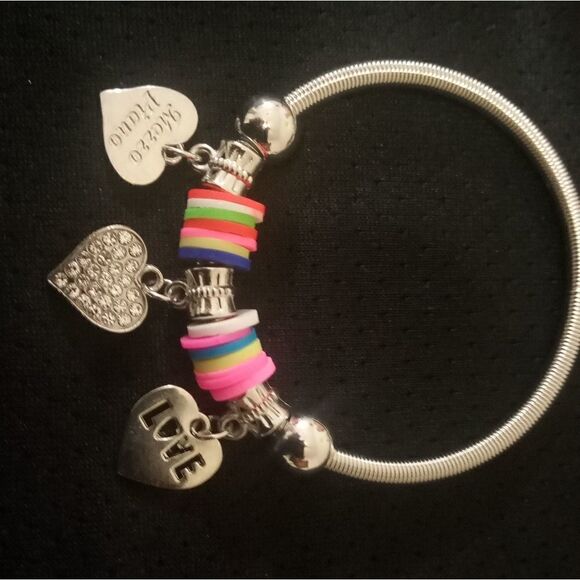NWT beaded heart charm bracelet - Picture 1 of 10